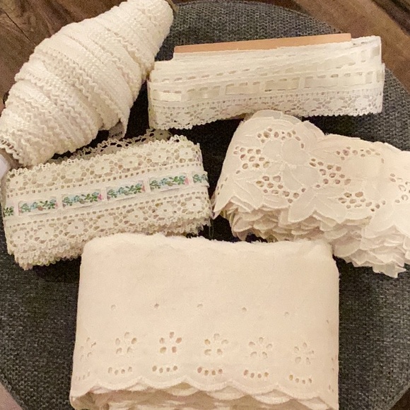 ASSORT 50+ YDS  VINTAGE TRIMS - Picture 1 of 7